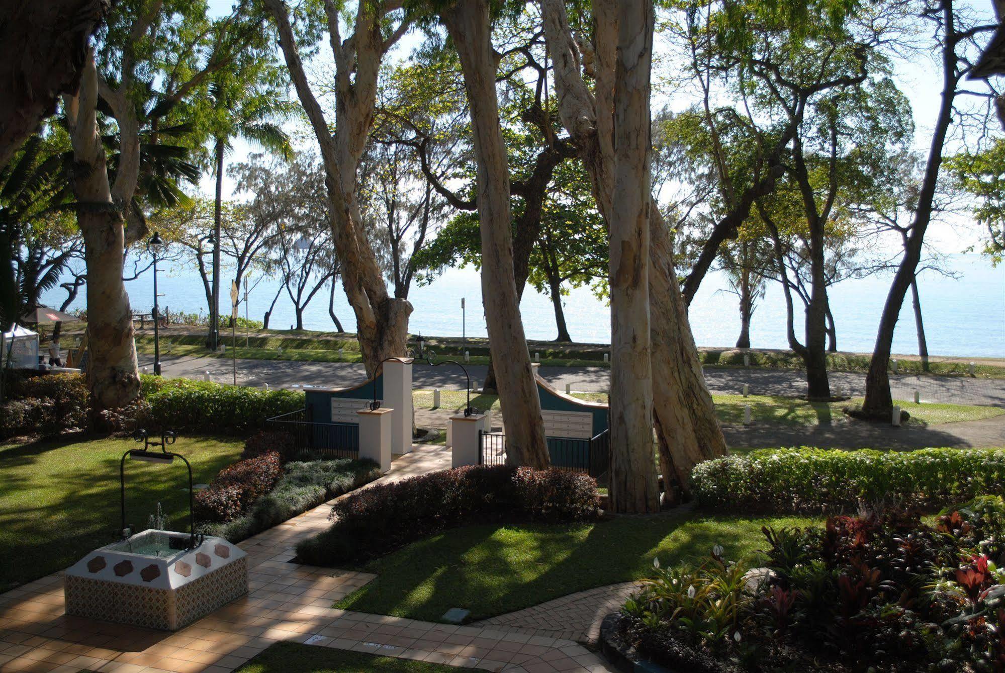 Beachview Apartments At Villa Paradiso Palm Cove Buitenkant foto